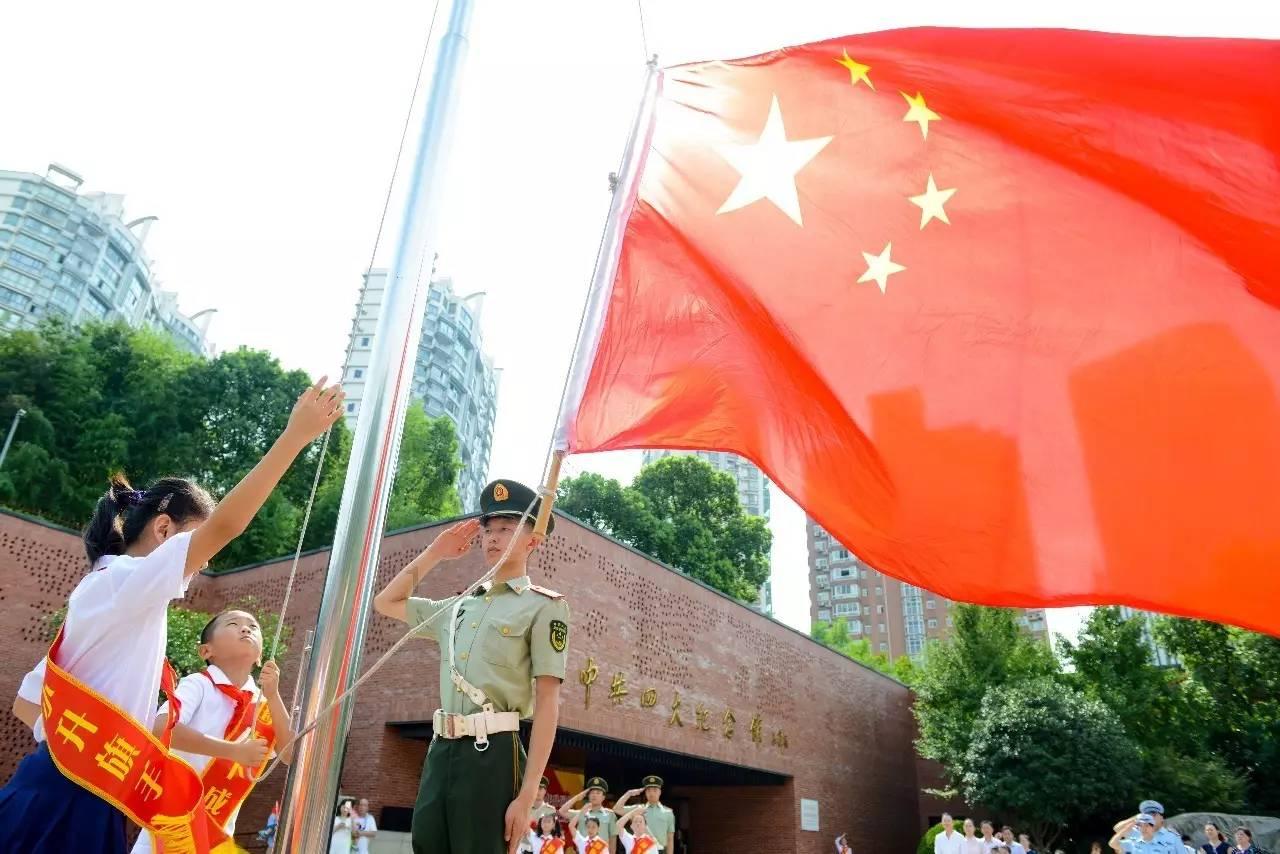 全面解答问答疑惑,尽在朋友今年30岁没老婆,抱怨父母没有给他买房买车,他妈去世的早?